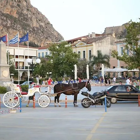 Getaway Rooftop Terrace With Unobstructed Views Of Palamidi Castle Fortress! בית נופש נאפפליו